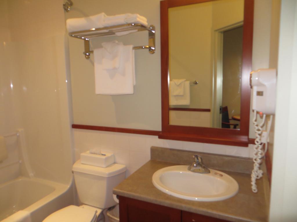 Hotel St-Bernard Saint-Bernard-de-Lacolle Rom bilde