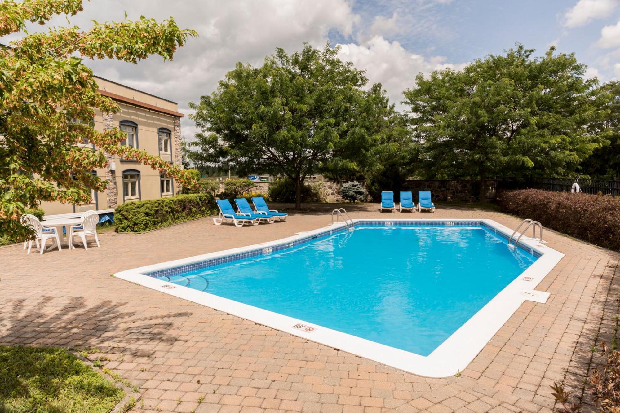 Hotel St-Bernard Saint-Bernard-de-Lacolle Eksteriør bilde