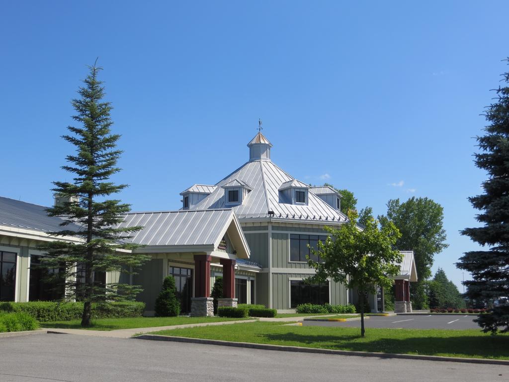 Hotel St-Bernard Saint-Bernard-de-Lacolle Eksteriør bilde